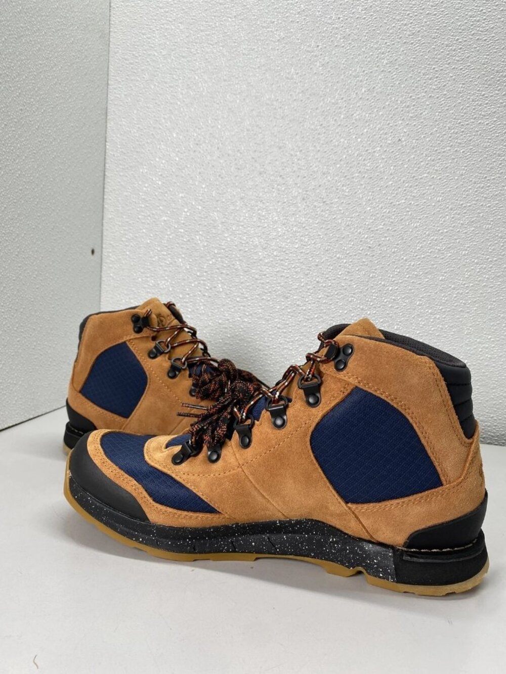 Danner Mens Free Spirit Suede, Textile Hiking Boots Size 9.5 D Brown, Navy